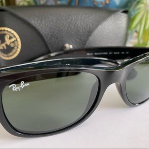 Ray Ban NEW WAYFARER sunglasses. Like new condition. Green lens. Comes with case